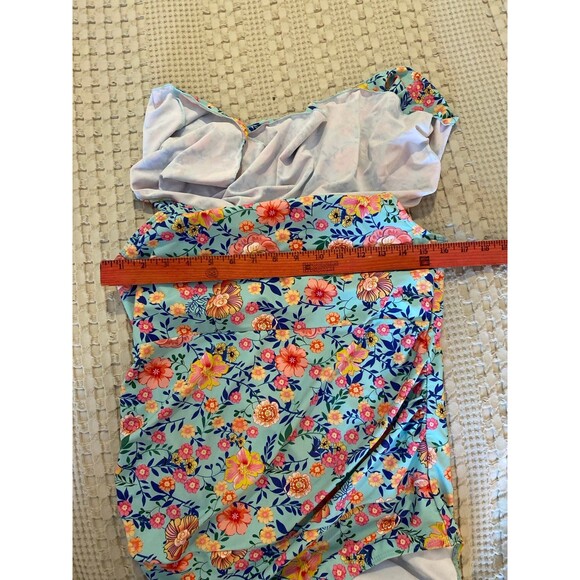 One piece Swimsuit Womens Off Shoulder Ruffled Collar Size ? See measurements - Picture 7 of 8